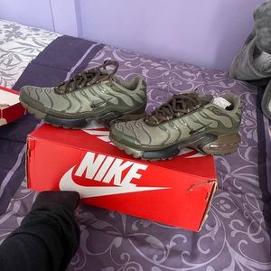 6y Nike air max plus grade school